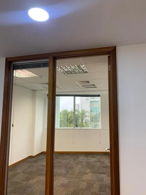 Sala Comercial à venda e para alugar, 200m2 em Barra da Tijuca, Rio De Janeiro - RJ - imagem 7 Foto 7 de Sala Comercial à venda e para alugar, 200m2 em Barra da Tijuca, Rio De Janeiro - RJ
