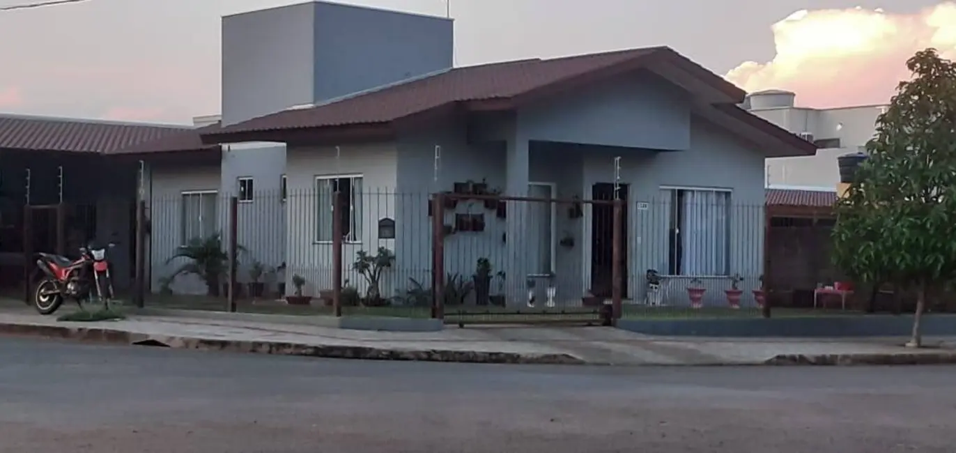 Foto 1 de Casa com 3 quartos à venda, 360m2 em Sorriso - MT