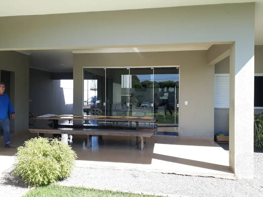 Foto 2 de Casa com 3 quartos à venda, 1530m2 em Sorriso - MT