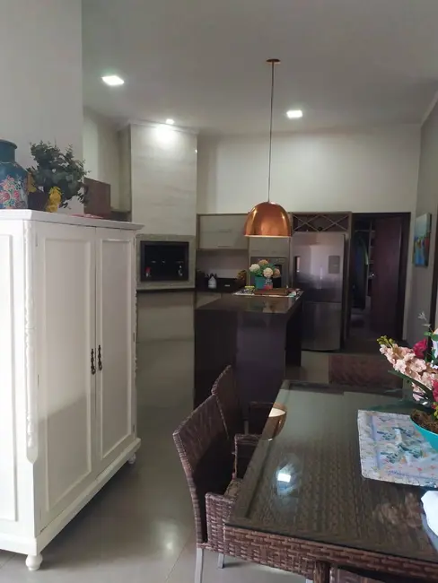 Casa com 3 quartos à venda, 408m2 em Sorriso - MT - imagem 8 Foto 8 de Casa com 3 quartos à venda, 408m2 em Sorriso - MT