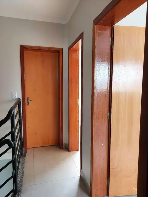 Sobrado com 3 quartos para alugar, 110m2 em Sorriso - MT - imagem 4 Foto 4 de Sobrado com 3 quartos para alugar, 110m2 em Sorriso - MT