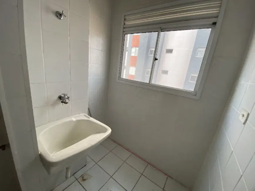 Foto 2 de Apartamento com 2 quartos para alugar, 50m2 em Vila Carmosina, São Paulo - SP