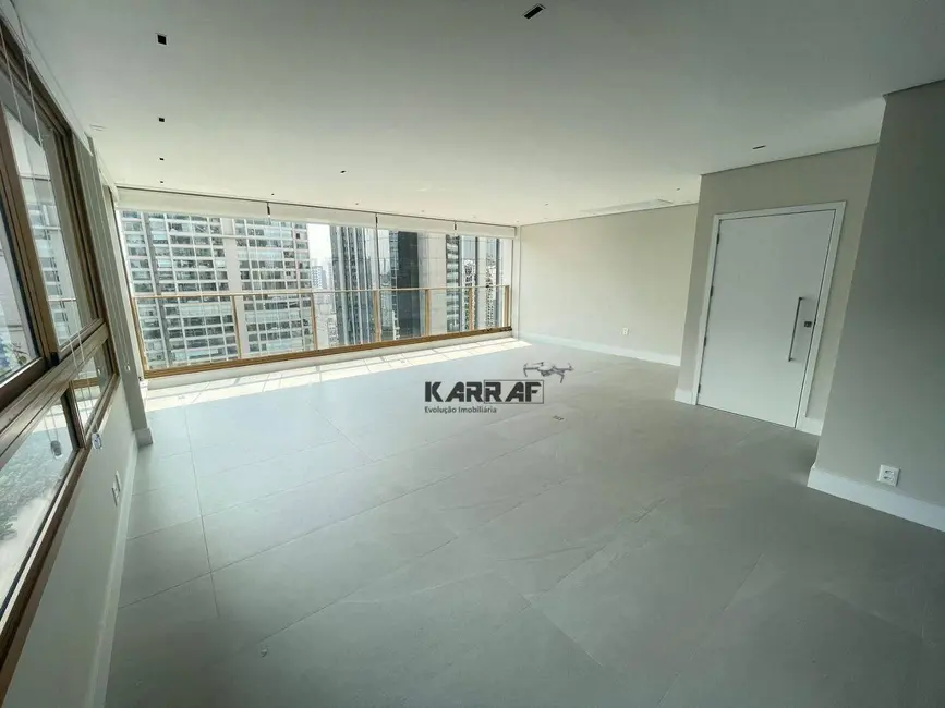 Foto 3 de Apartamento com 3 quartos para alugar em Itaim Bibi, São Paulo - SP