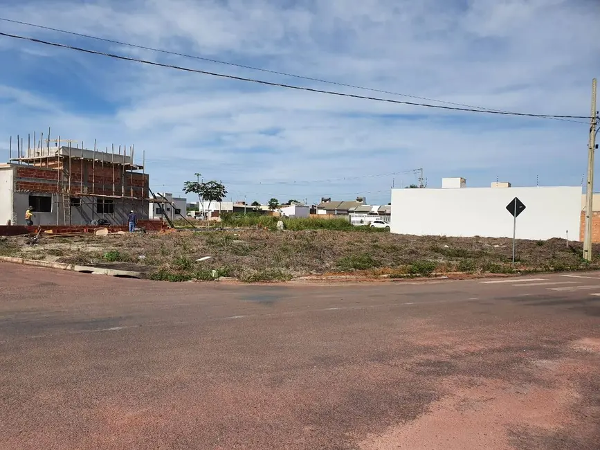 Foto 1 de Terreno / Lote à venda, 453m2 em Sinop - MT
