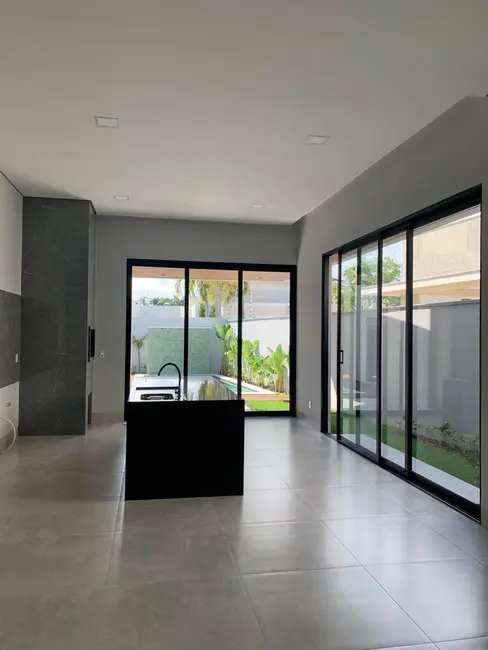 Casa com 3 quartos à venda, 330m2 em Sinop - MT - imagem 3 Foto 3 de Casa com 3 quartos à venda, 330m2 em Sinop - MT