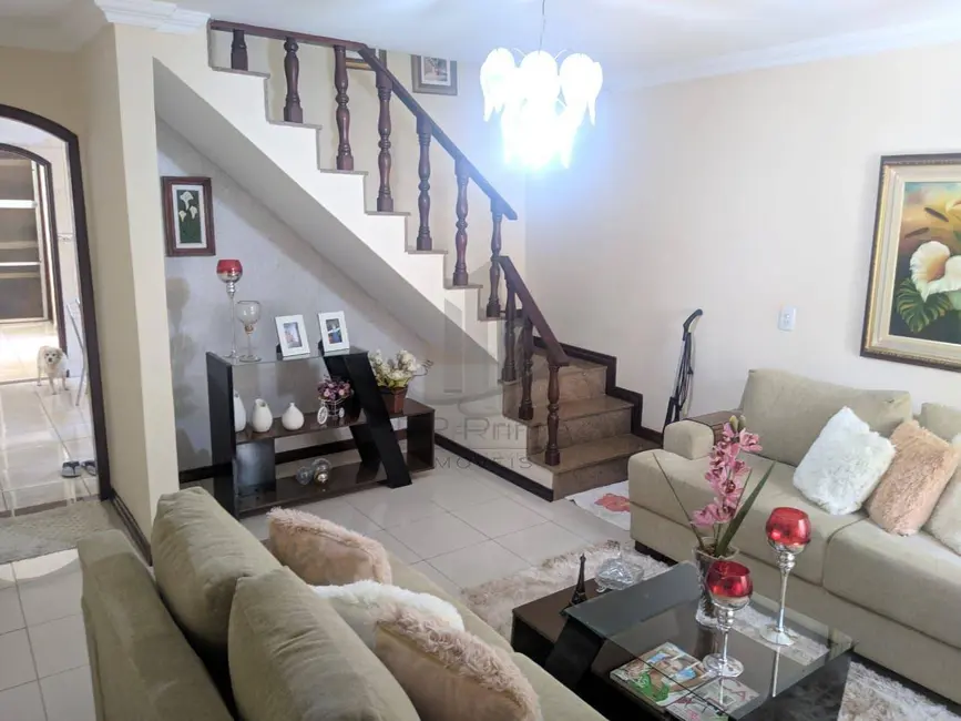 Casa com 2 quartos à venda, 150m2 em Jardim Belvedere, Volta Redonda - RJ - imagem 3 Foto 3 de Casa com 2 quartos à venda, 150m2 em Jardim Belvedere, Volta Redonda - RJ