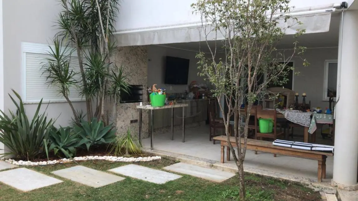 Casa com 4 quartos à venda, 510m2 em Jardim Amália, Volta Redonda - RJ - imagem 9 Foto 9 de Casa com 4 quartos à venda, 510m2 em Jardim Amália, Volta Redonda - RJ