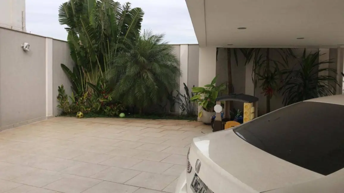 Casa com 4 quartos à venda, 510m2 em Jardim Amália, Volta Redonda - RJ - imagem 6 Foto 6 de Casa com 4 quartos à venda, 510m2 em Jardim Amália, Volta Redonda - RJ
