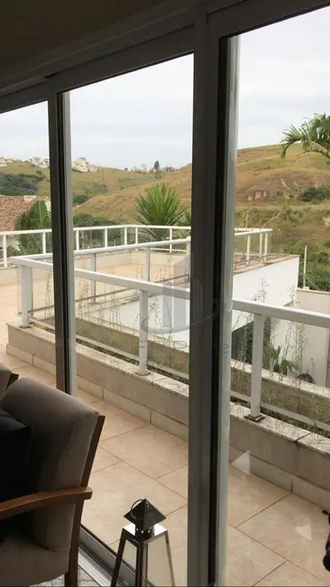 Casa com 4 quartos à venda, 510m2 em Jardim Amália, Volta Redonda - RJ - imagem 3 Foto 3 de Casa com 4 quartos à venda, 510m2 em Jardim Amália, Volta Redonda - RJ