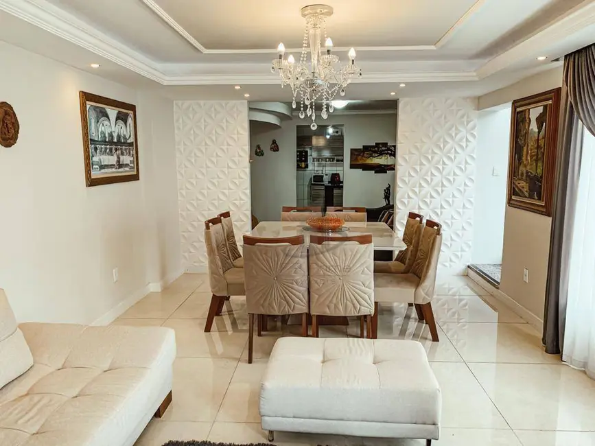 Casa de Condomínio com 4 quartos à venda, 222m2 em Jardim Belvedere, Volta Redonda - RJ - imagem 3 Foto 3 de Casa de Condomínio com 4 quartos à venda, 222m2 em Jardim Belvedere, Volta Redonda - RJ