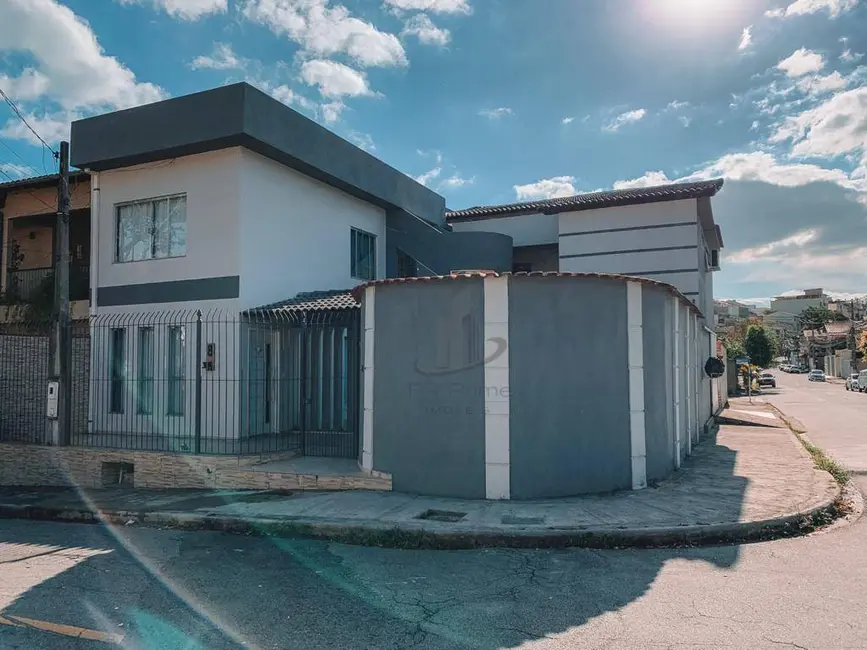 Foto 1 de Casa de Condomínio com 4 quartos à venda, 222m2 em Jardim Belvedere, Volta Redonda - RJ