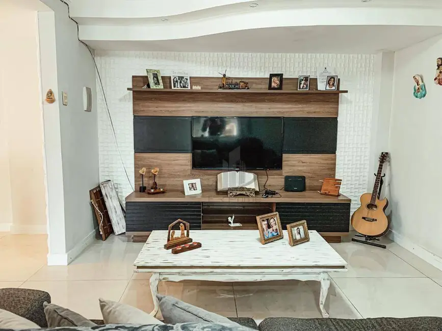 Casa de Condomínio com 4 quartos à venda, 222m2 em Jardim Belvedere, Volta Redonda - RJ - imagem 4 Foto 4 de Casa de Condomínio com 4 quartos à venda, 222m2 em Jardim Belvedere, Volta Redonda - RJ