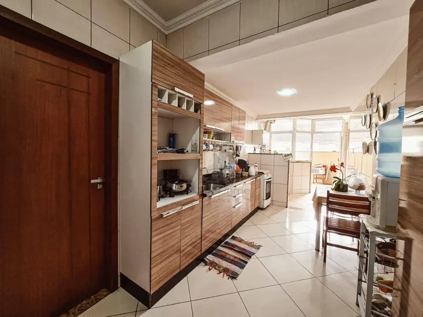 Apartamento com 3 quartos à venda, 198m2 em Jardim Amália, Volta Redonda - RJ - imagem 9 Foto 9 de Apartamento com 3 quartos à venda, 198m2 em Jardim Amália, Volta Redonda - RJ