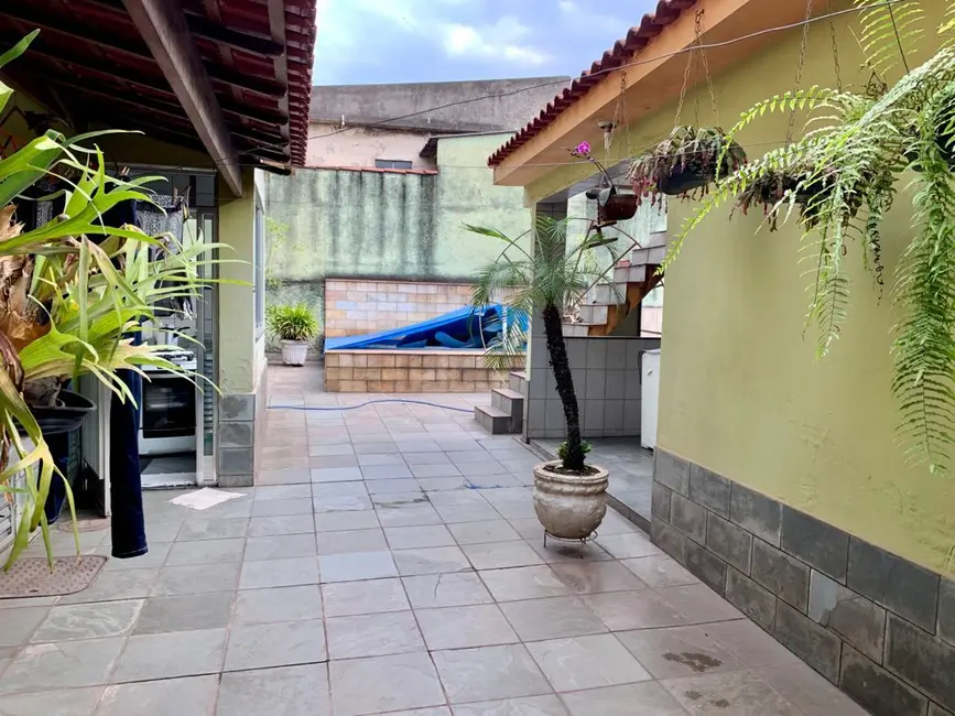 Casa com 3 quartos à venda, 300m2 em Jardim Cidade do Aço, Volta Redonda - RJ - imagem 5 Foto 5 de Casa com 3 quartos à venda, 300m2 em Jardim Cidade do Aço, Volta Redonda - RJ