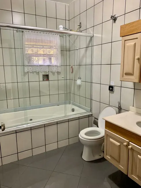 Casa com 3 quartos à venda, 300m2 em Jardim Cidade do Aço, Volta Redonda - RJ - imagem 8 Foto 8 de Casa com 3 quartos à venda, 300m2 em Jardim Cidade do Aço, Volta Redonda - RJ