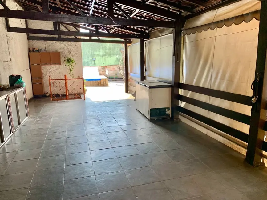 Casa com 3 quartos à venda, 300m2 em Jardim Cidade do Aço, Volta Redonda - RJ - imagem 4 Foto 4 de Casa com 3 quartos à venda, 300m2 em Jardim Cidade do Aço, Volta Redonda - RJ