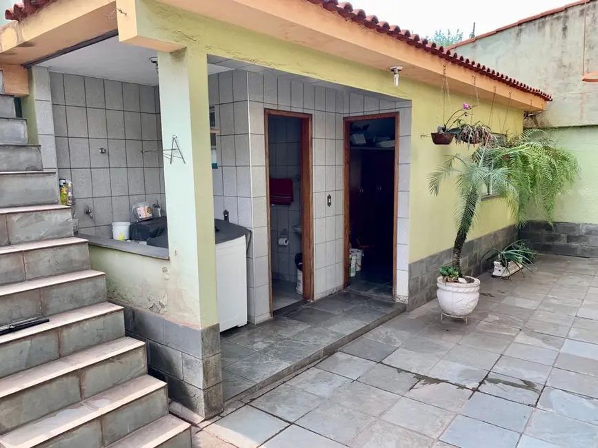 Foto 2 de Casa com 3 quartos à venda, 300m2 em Jardim Cidade do Aço, Volta Redonda - RJ