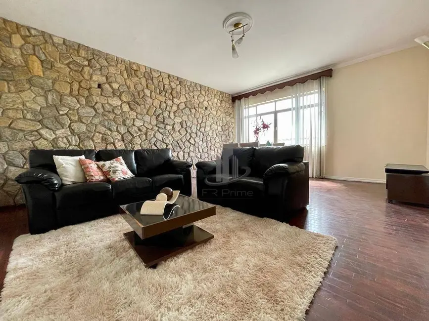 Casa com 4 quartos à venda, 457m2 em Jardim Amália, Volta Redonda - RJ - imagem 3 Foto 3 de Casa com 4 quartos à venda, 457m2 em Jardim Amália, Volta Redonda - RJ