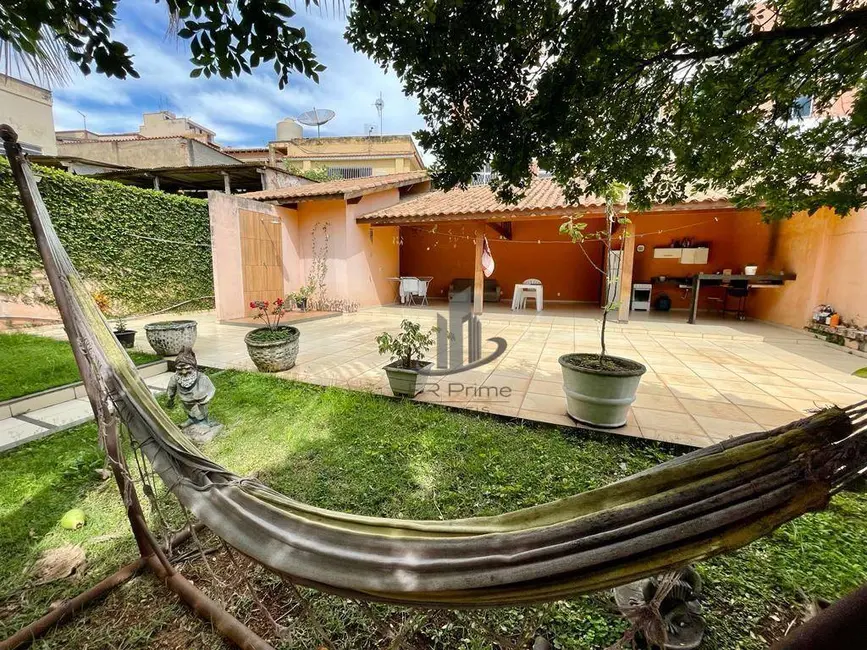 Casa com 4 quartos à venda, 457m2 em Jardim Amália, Volta Redonda - RJ - imagem 4 Foto 4 de Casa com 4 quartos à venda, 457m2 em Jardim Amália, Volta Redonda - RJ