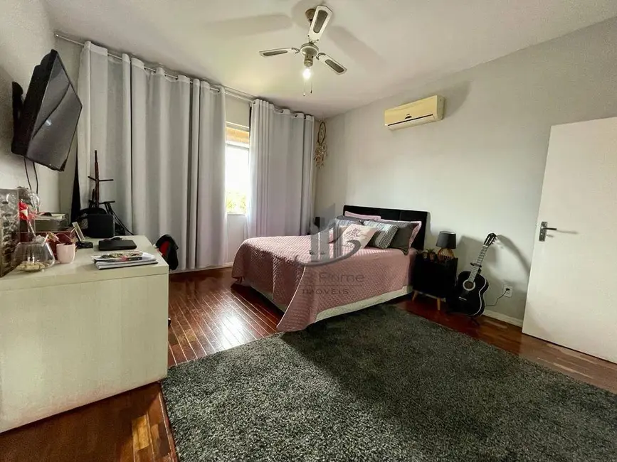 Casa com 4 quartos à venda, 457m2 em Jardim Amália, Volta Redonda - RJ - imagem 7 Foto 7 de Casa com 4 quartos à venda, 457m2 em Jardim Amália, Volta Redonda - RJ