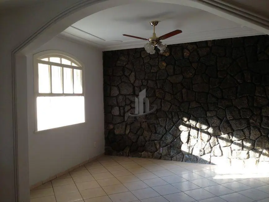 Casa com 4 quartos à venda, 292m2 em São Luís, Volta Redonda - RJ - imagem 5 Foto 5 de Casa com 4 quartos à venda, 292m2 em São Luís, Volta Redonda - RJ