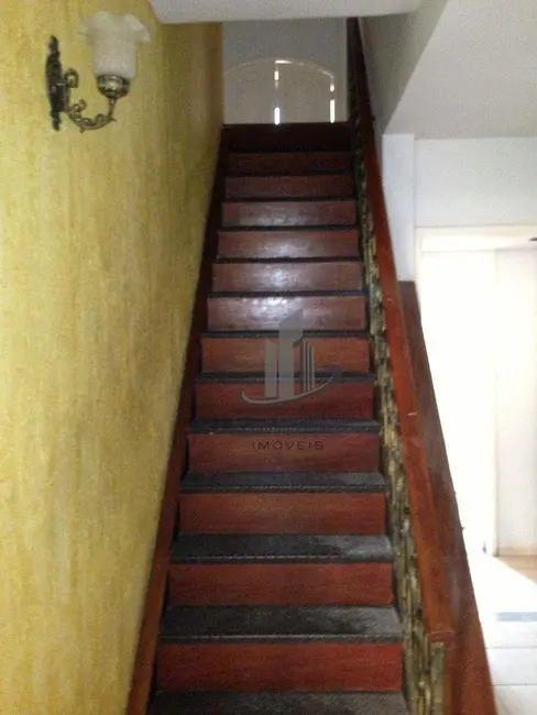 Casa com 4 quartos à venda, 292m2 em São Luís, Volta Redonda - RJ - imagem 8 Foto 8 de Casa com 4 quartos à venda, 292m2 em São Luís, Volta Redonda - RJ