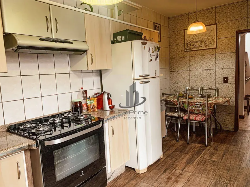 Casa com 3 quartos à venda, 276m2 em Vila Santa Cecília, Volta Redonda - RJ - imagem 3 Foto 3 de Casa com 3 quartos à venda, 276m2 em Vila Santa Cecília, Volta Redonda - RJ