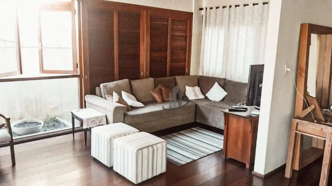 Foto 1 de Casa com 3 quartos à venda, 420m2 em Jardim Amália, Volta Redonda - RJ