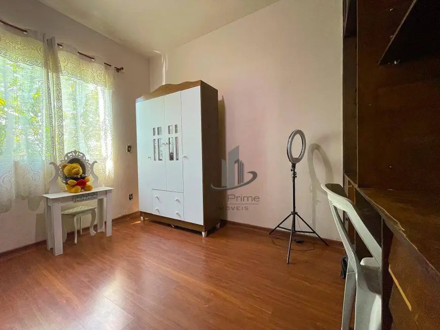 Casa com 3 quartos à venda, 405m2 em Jardim Suíça, Volta Redonda - RJ - imagem 5 Foto 5 de Casa com 3 quartos à venda, 405m2 em Jardim Suíça, Volta Redonda - RJ
