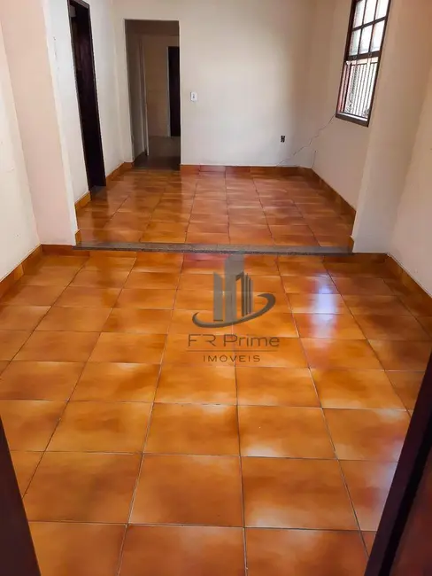 Casa com 3 quartos à venda, 201m2 em Sessenta, Volta Redonda - RJ - imagem 3 Foto 3 de Casa com 3 quartos à venda, 201m2 em Sessenta, Volta Redonda - RJ