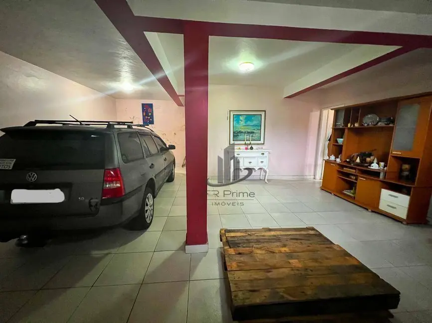 Casa com 3 quartos à venda, 360m2 em Laranjal, Volta Redonda - RJ - imagem 9 Foto 9 de Casa com 3 quartos à venda, 360m2 em Laranjal, Volta Redonda - RJ