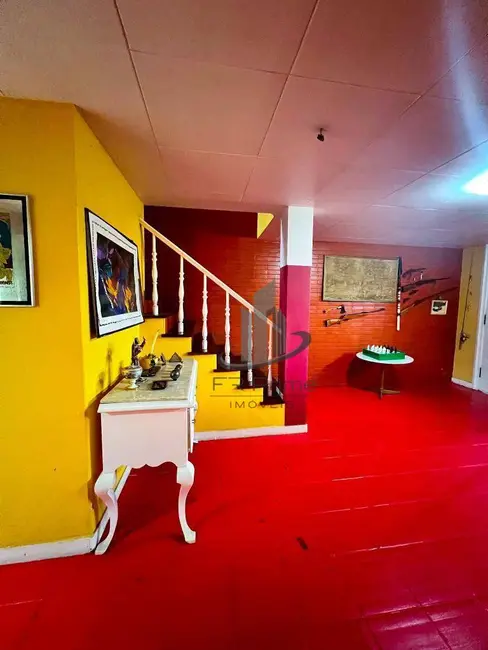 Casa com 3 quartos à venda, 360m2 em Laranjal, Volta Redonda - RJ - imagem 6 Foto 6 de Casa com 3 quartos à venda, 360m2 em Laranjal, Volta Redonda - RJ