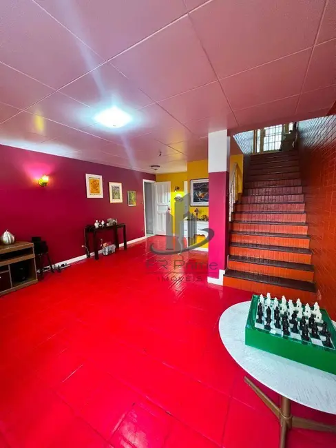 Casa com 3 quartos à venda, 360m2 em Laranjal, Volta Redonda - RJ - imagem 4 Foto 4 de Casa com 3 quartos à venda, 360m2 em Laranjal, Volta Redonda - RJ