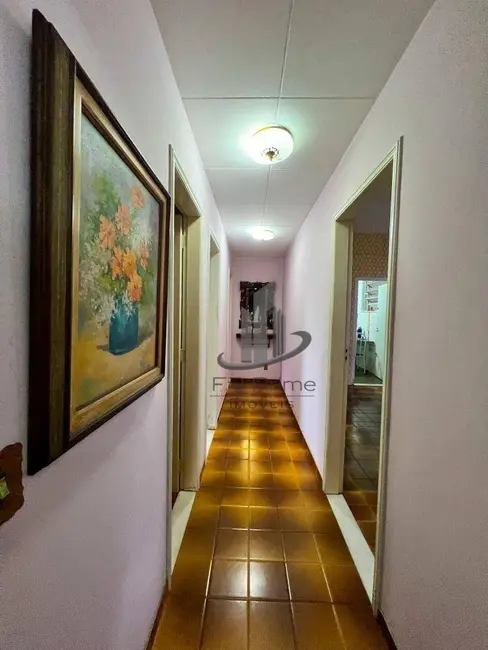 Casa com 3 quartos à venda, 360m2 em Laranjal, Volta Redonda - RJ - imagem 8 Foto 8 de Casa com 3 quartos à venda, 360m2 em Laranjal, Volta Redonda - RJ