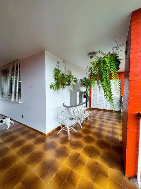 Casa com 3 quartos à venda, 360m2 em Laranjal, Volta Redonda - RJ - imagem 1 Foto 1 de Casa com 3 quartos à venda, 360m2 em Laranjal, Volta Redonda - RJ