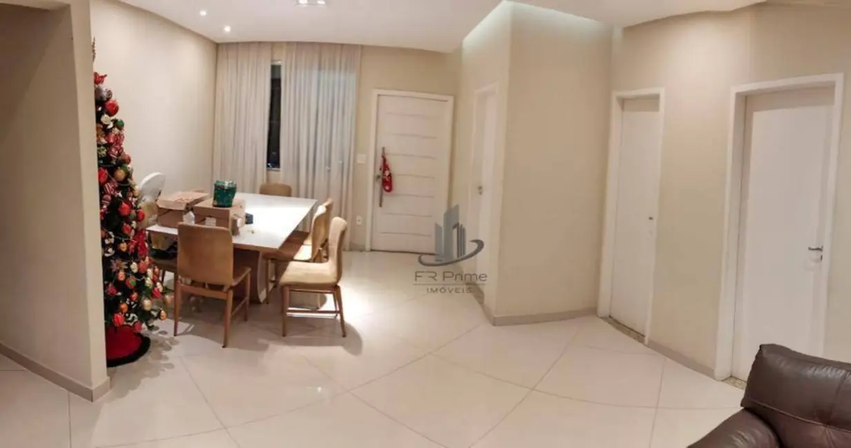 Foto 1 de Casa com 3 quartos à venda, 393m2 em Jardim Amália, Volta Redonda - RJ