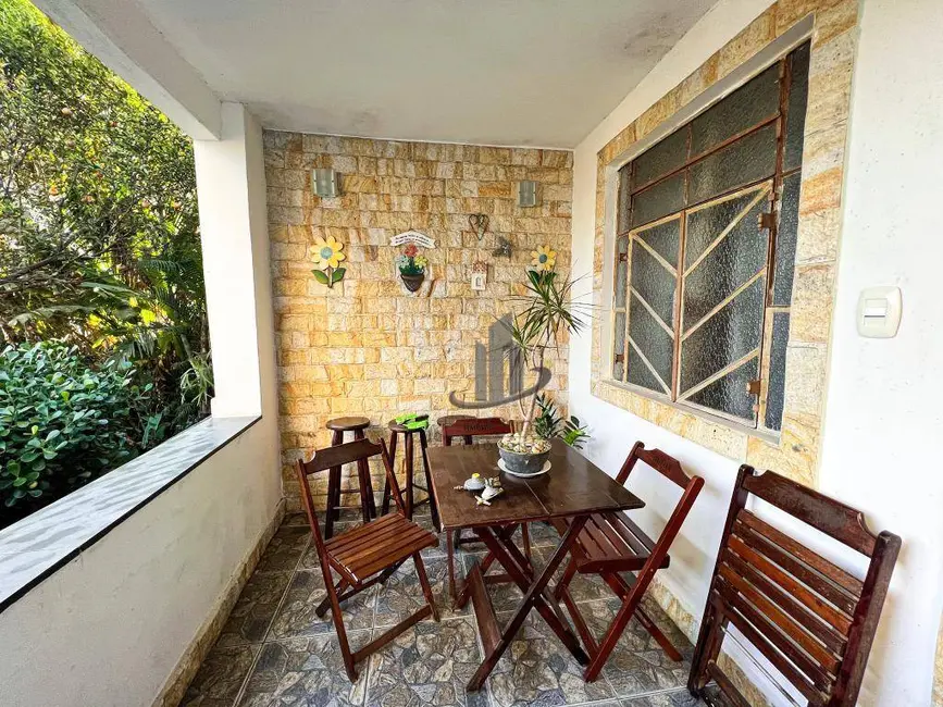 Casa com 3 quartos à venda, 200m2 em Vila Orlandelia, Barra Mansa - RJ - imagem 6 Foto 6 de Casa com 3 quartos à venda, 200m2 em Vila Orlandelia, Barra Mansa - RJ