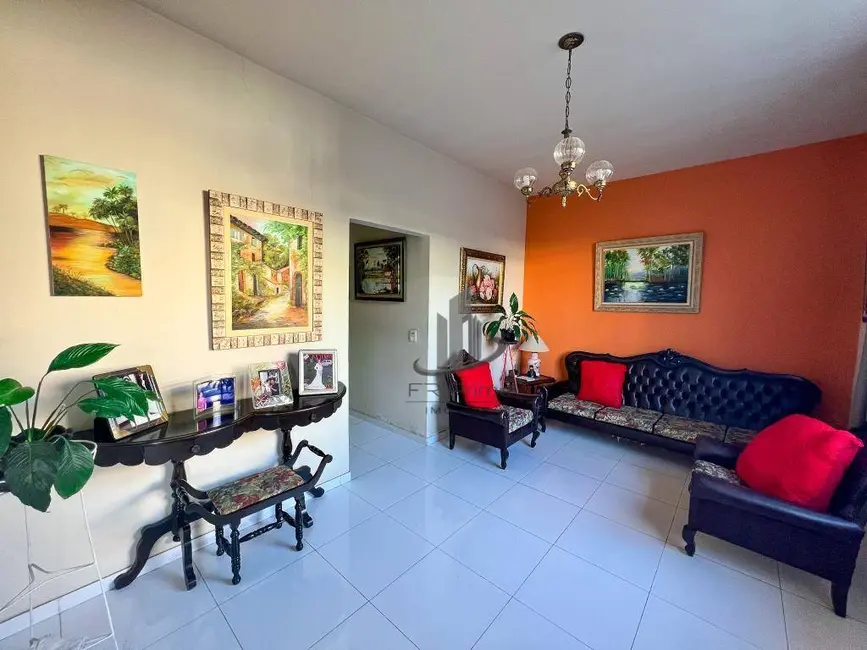 Casa com 3 quartos à venda, 300m2 em Centro, Pinheiral - RJ - imagem 3 Foto 3 de Casa com 3 quartos à venda, 300m2 em Centro, Pinheiral - RJ