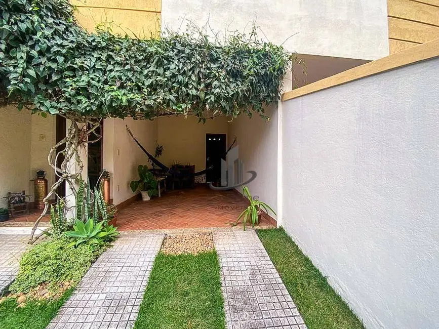 Foto 1 de Casa com 3 quartos à venda, 483m2 em Jardim Amália, Volta Redonda - RJ