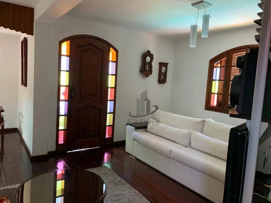 Casa com 4 quartos à venda, 530m2 em Santa Rosa, Barra Mansa - RJ - imagem 4 Foto 4 de Casa com 4 quartos à venda, 530m2 em Santa Rosa, Barra Mansa - RJ