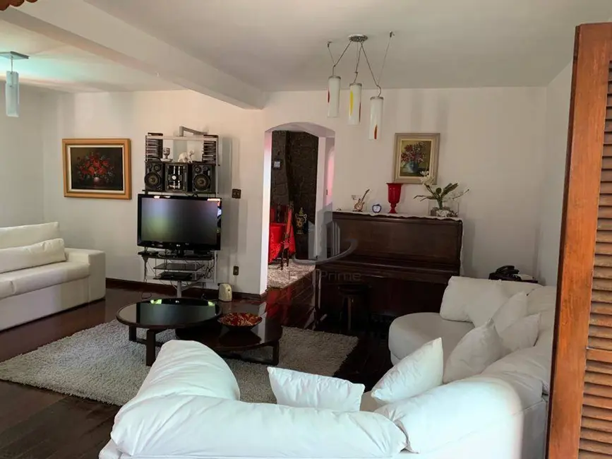 Casa com 4 quartos à venda, 530m2 em Santa Rosa, Barra Mansa - RJ - imagem 3 Foto 3 de Casa com 4 quartos à venda, 530m2 em Santa Rosa, Barra Mansa - RJ