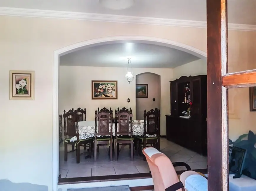 Casa com 4 quartos à venda, 200m2 em São João Batista, Volta Redonda - RJ - imagem 4 Foto 4 de Casa com 4 quartos à venda, 200m2 em São João Batista, Volta Redonda - RJ