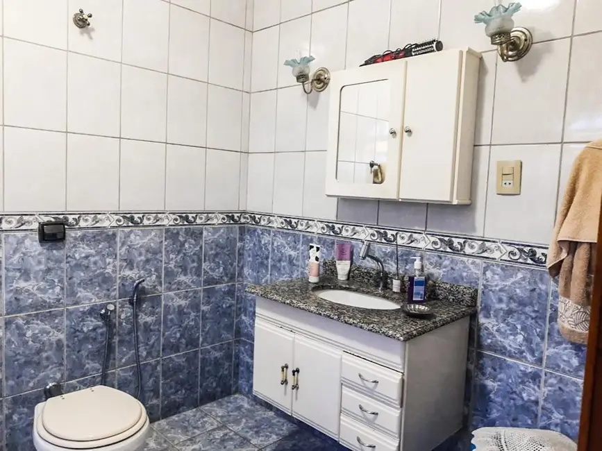 Casa com 4 quartos à venda, 200m2 em São João Batista, Volta Redonda - RJ - imagem 6 Foto 6 de Casa com 4 quartos à venda, 200m2 em São João Batista, Volta Redonda - RJ