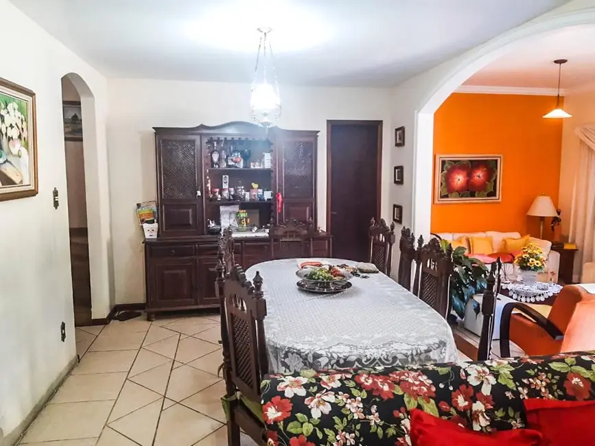 Foto 1 de Casa com 4 quartos à venda, 200m2 em São João Batista, Volta Redonda - RJ