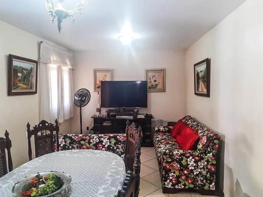 Casa com 4 quartos à venda, 200m2 em São João Batista, Volta Redonda - RJ - imagem 5 Foto 5 de Casa com 4 quartos à venda, 200m2 em São João Batista, Volta Redonda - RJ