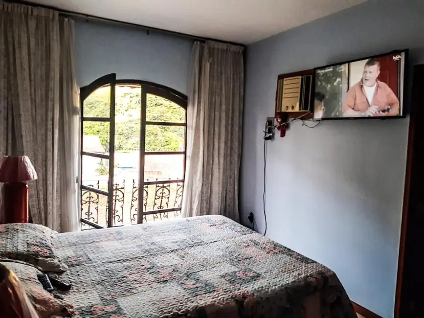Casa com 4 quartos à venda, 200m2 em São João Batista, Volta Redonda - RJ - imagem 7 Foto 7 de Casa com 4 quartos à venda, 200m2 em São João Batista, Volta Redonda - RJ