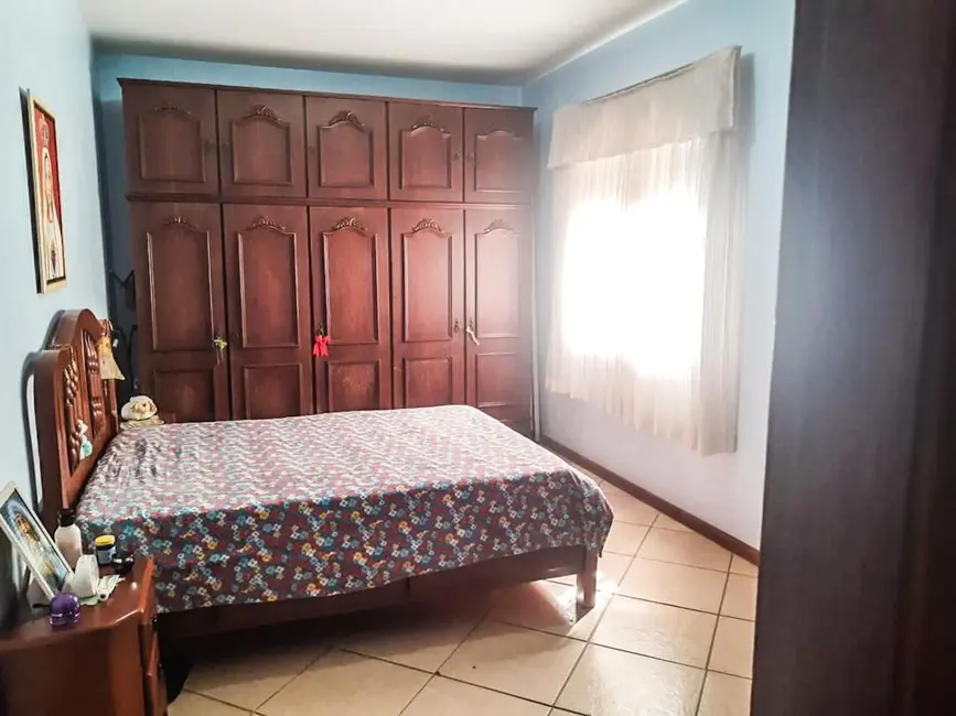 Casa com 4 quartos à venda, 200m2 em São João Batista, Volta Redonda - RJ - imagem 8 Foto 8 de Casa com 4 quartos à venda, 200m2 em São João Batista, Volta Redonda - RJ