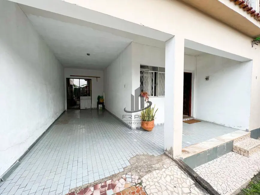 Casa com 3 quartos à venda, 310m2 em Jardim Amália, Volta Redonda - RJ - imagem 3 Foto 3 de Casa com 3 quartos à venda, 310m2 em Jardim Amália, Volta Redonda - RJ