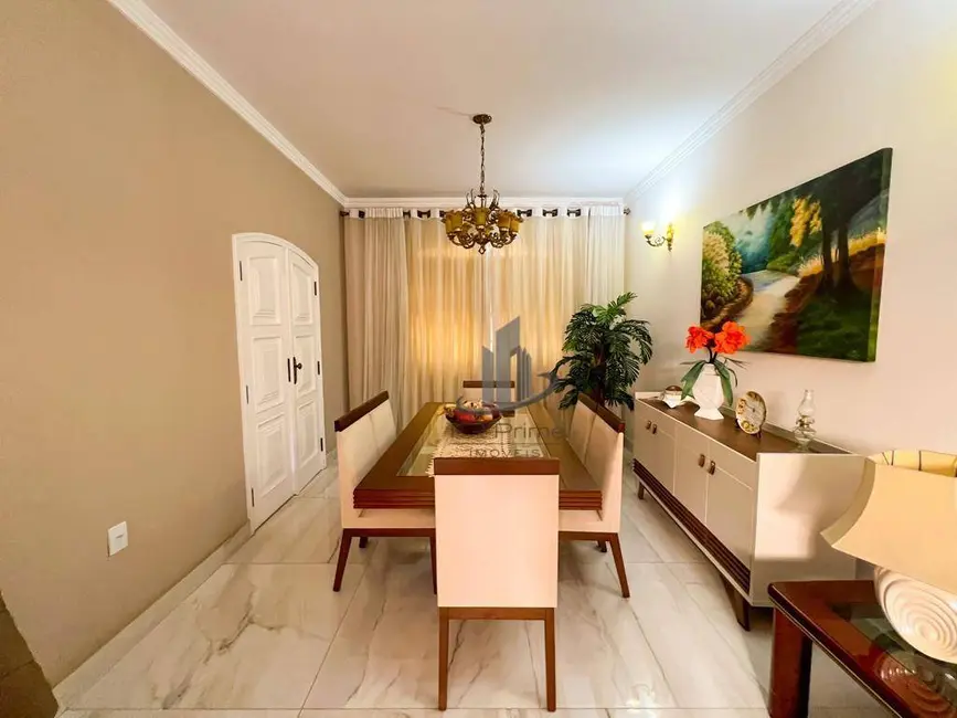 Casa com 4 quartos à venda, 360m2 em Monte Castelo, Volta Redonda - RJ - imagem 3 Foto 3 de Casa com 4 quartos à venda, 360m2 em Monte Castelo, Volta Redonda - RJ