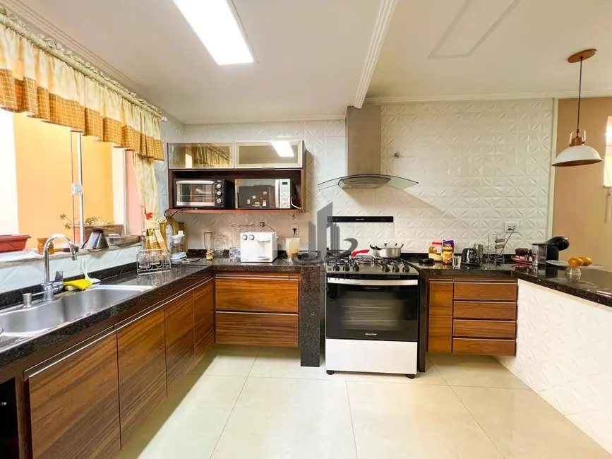 Casa com 4 quartos à venda, 360m2 em Monte Castelo, Volta Redonda - RJ - imagem 8 Foto 8 de Casa com 4 quartos à venda, 360m2 em Monte Castelo, Volta Redonda - RJ